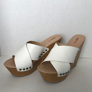 New in Box Justfab Platform Wedges Size 10